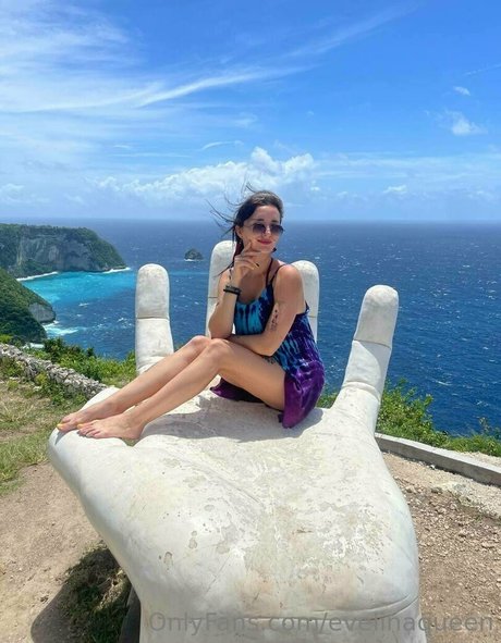 evelinaqueen pornstar beautiful img