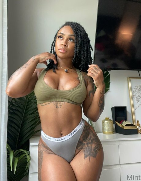 therealbombshell mint model perfect pictures