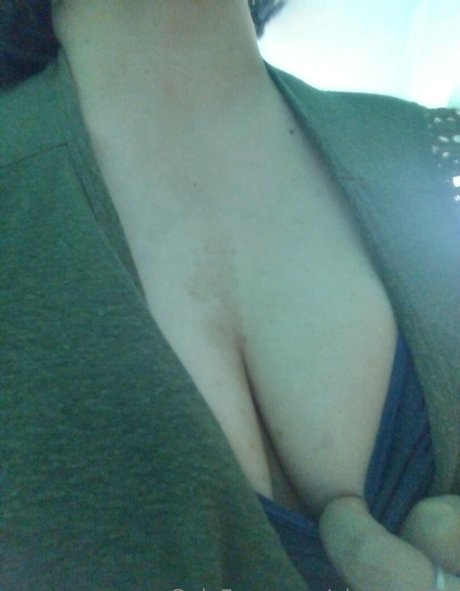 elenagr33n profile pic