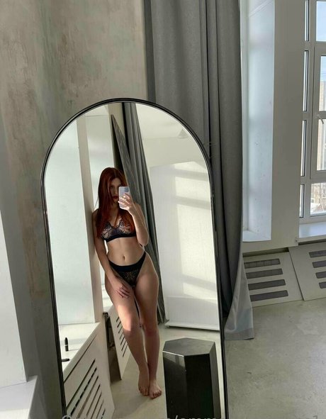 emmasweetness1 naked pornstar image