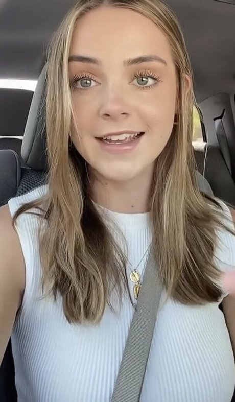 Lauren Mae pretty pornstar pic