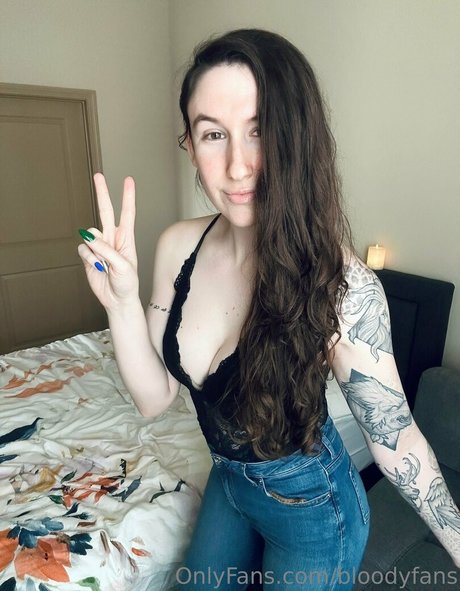 bloodyfans naked actress image