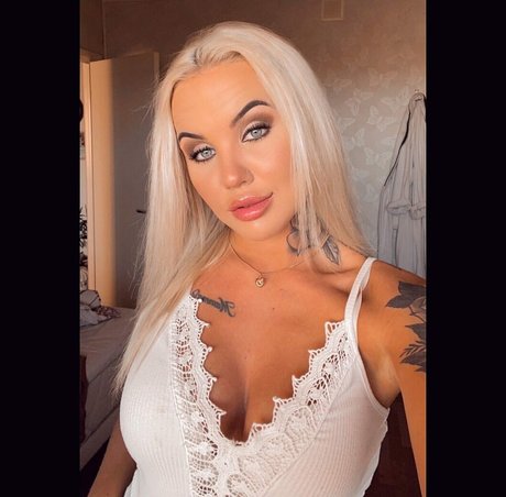 bloondiieee pornographic star galleries