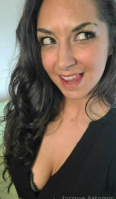 artemisbehaving star exclusive img