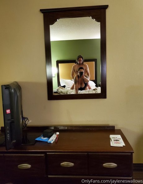 jayleneswallows naked model img