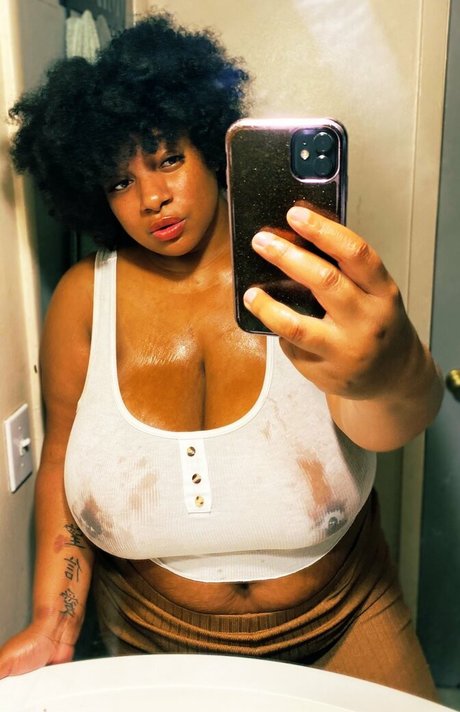 PlusSizeFairy nude model pic