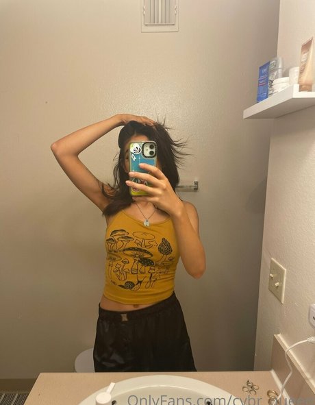 cybr queen model pretty archive