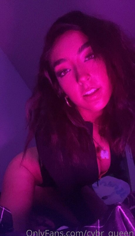 cybr queen naked actress image