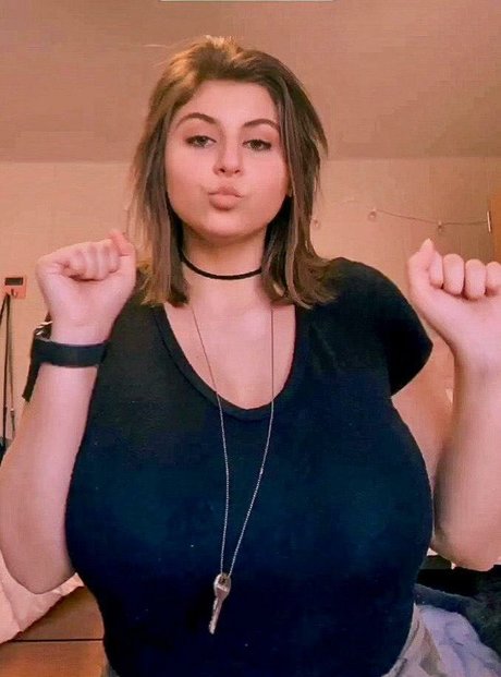 Caroline Casbon star hot photos