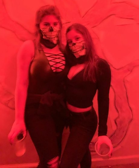 Caroline Casbon star sexy images