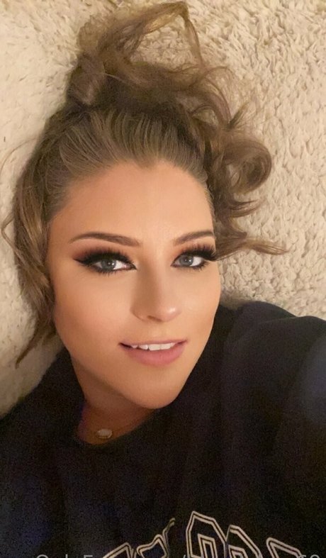 blondeboo69 free model pic