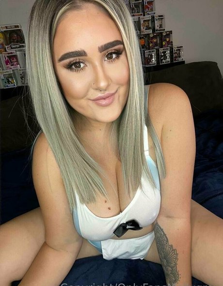 itsmollygrey profile pic