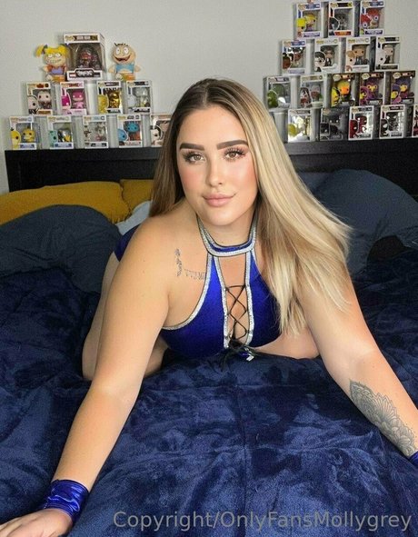 itsmollygrey art actress image