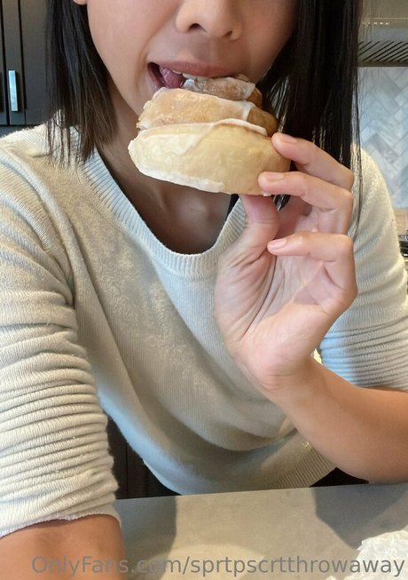 sprtpscrtthrowaway model erotic photo