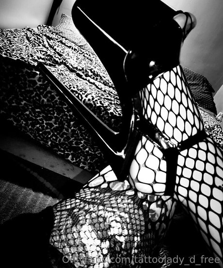 tattoolady d free adult model photo