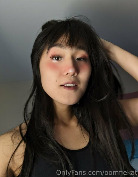 oomfiekat model nice photos