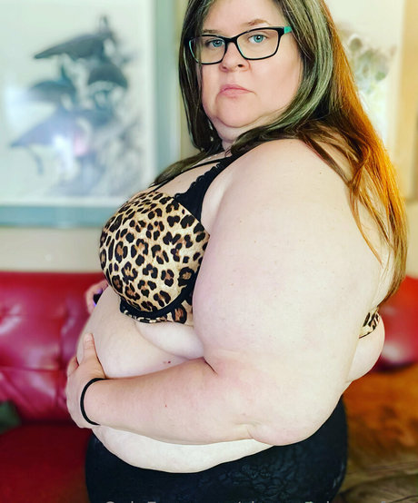 shegoesdown free hot actress img