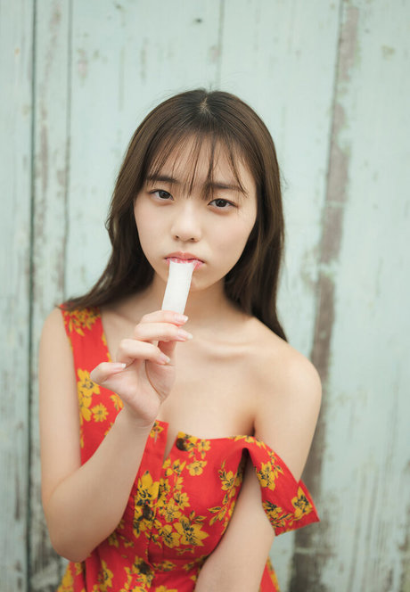 Kikuchi Hina sexy model photo