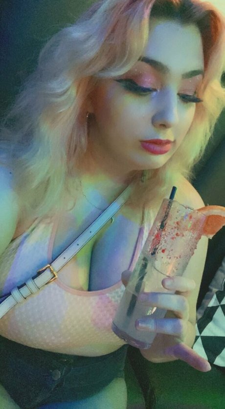 PixlSugr model free pics