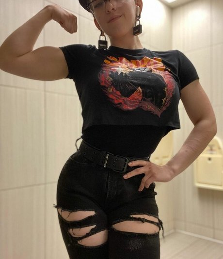 Amberthevalkyrie pornstar free photos