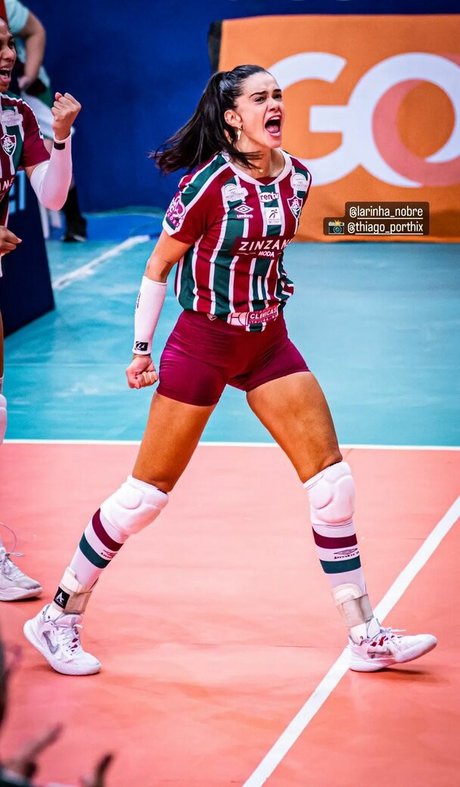 Lara Nobre profile pic