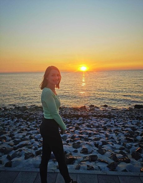 brunnette3 exclusive actress pic