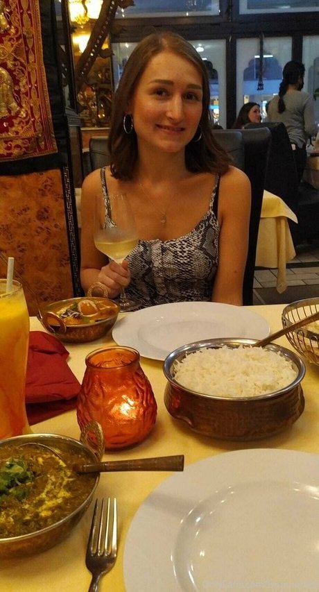 brunnette3 star hot pic