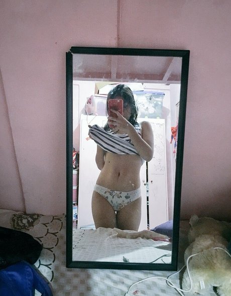 Pinay Gems adult model picture