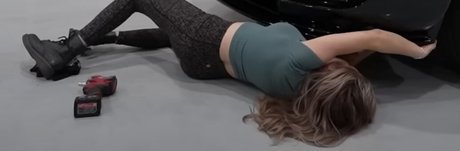 Collete Davis model naked img