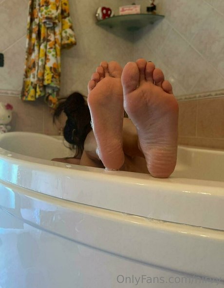 Nirvy erotic star pic