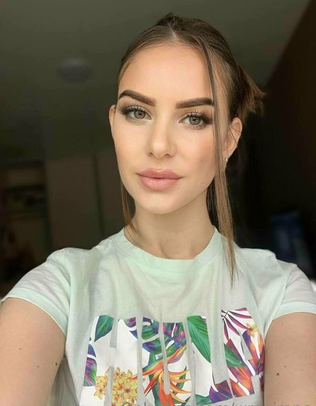 wrenirene star erotic photos