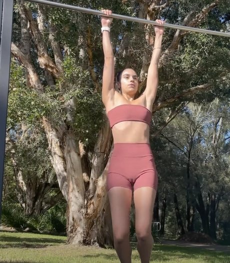 Imogen Russell hot star photo