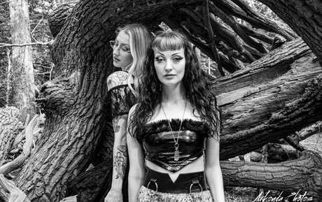 laceandleashes model sexy photo