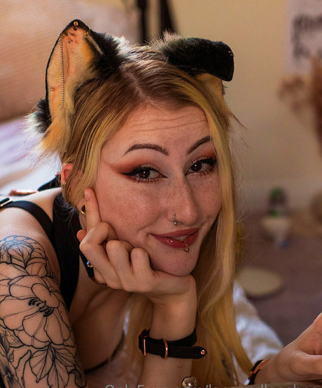 laceandleashes pretty pornstar picture