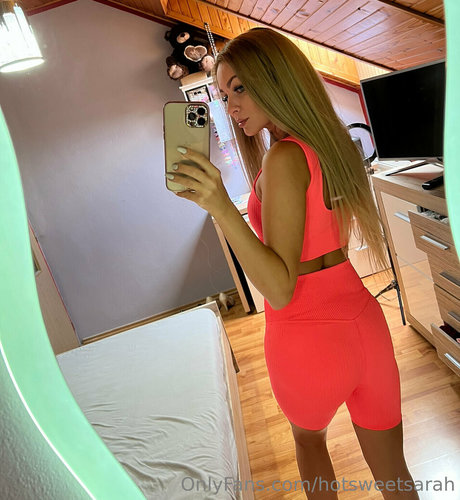 hotblondesarah pornstar adult pic