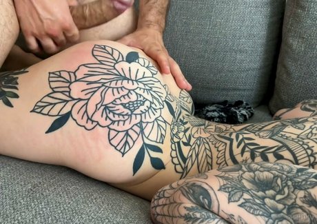 Awlivv star nude photos