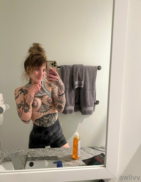 Awlivv nude model pictures