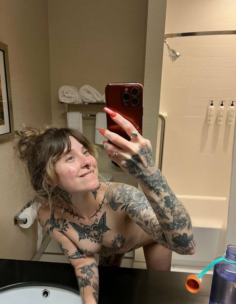 Awlivv pornstar nudes pic