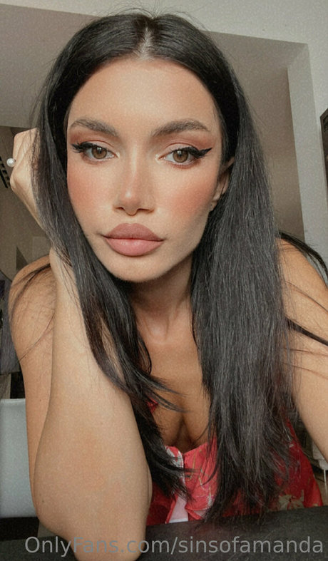 sinsofamanda profile pic