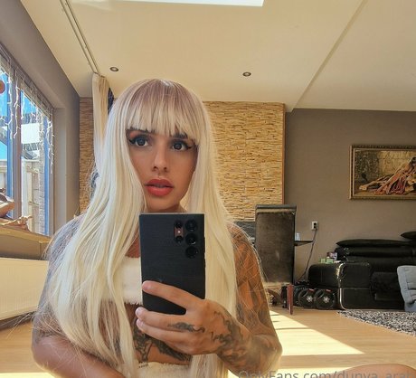 xomisscleo model porn img