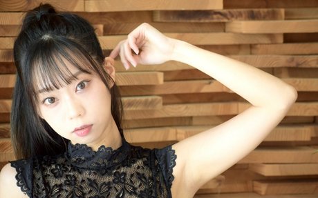 Hikaru Aoyama star nude gallery