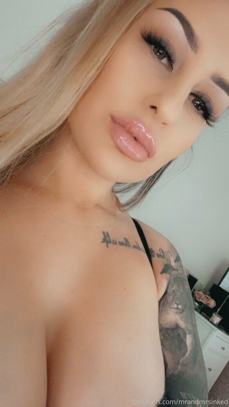 your favourite domme nude model pic