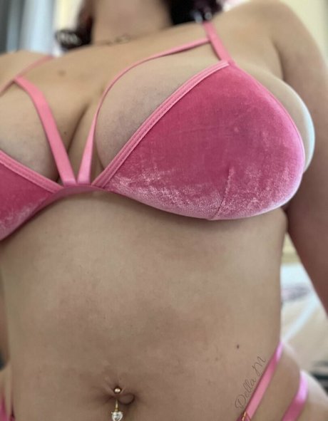 Della M xxx model img