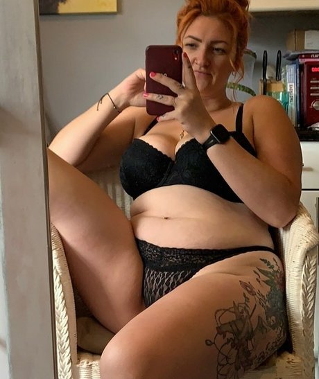 Della M model pretty pictures