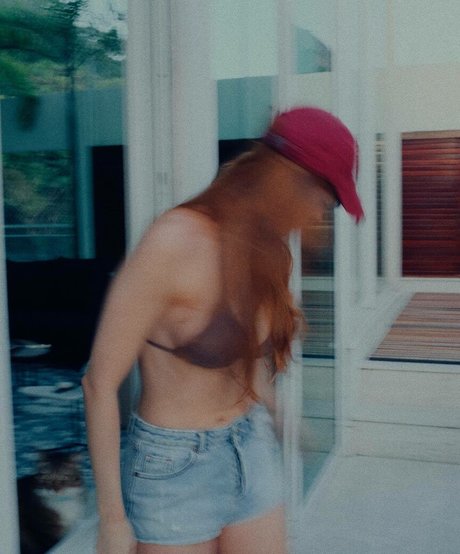 Sophia Abrahao hot model photo