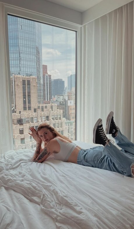 Ireland Baldwin pornstar erotic picture