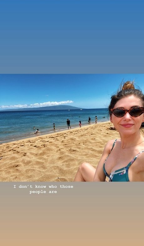 Jewel Staite perfect actress img