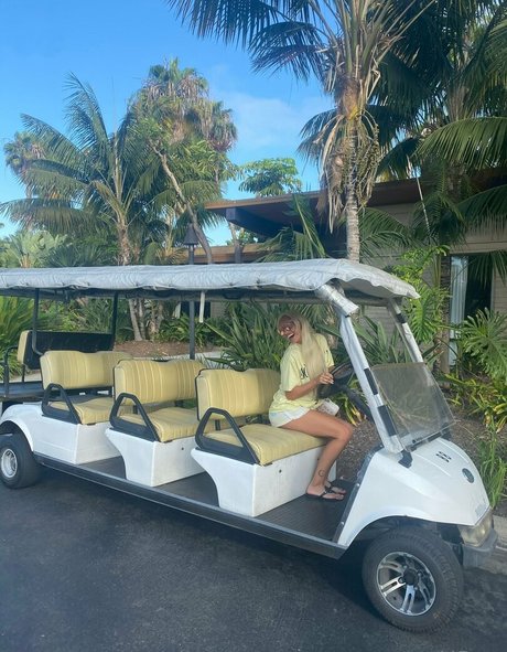 itshollyday star nudes archive