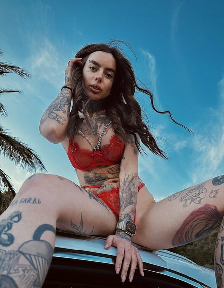 Stephanie Paul model nude pic