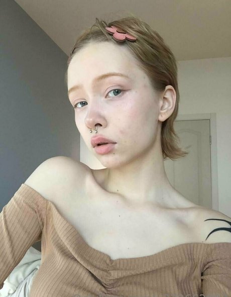 tiny tyan model beautiful images